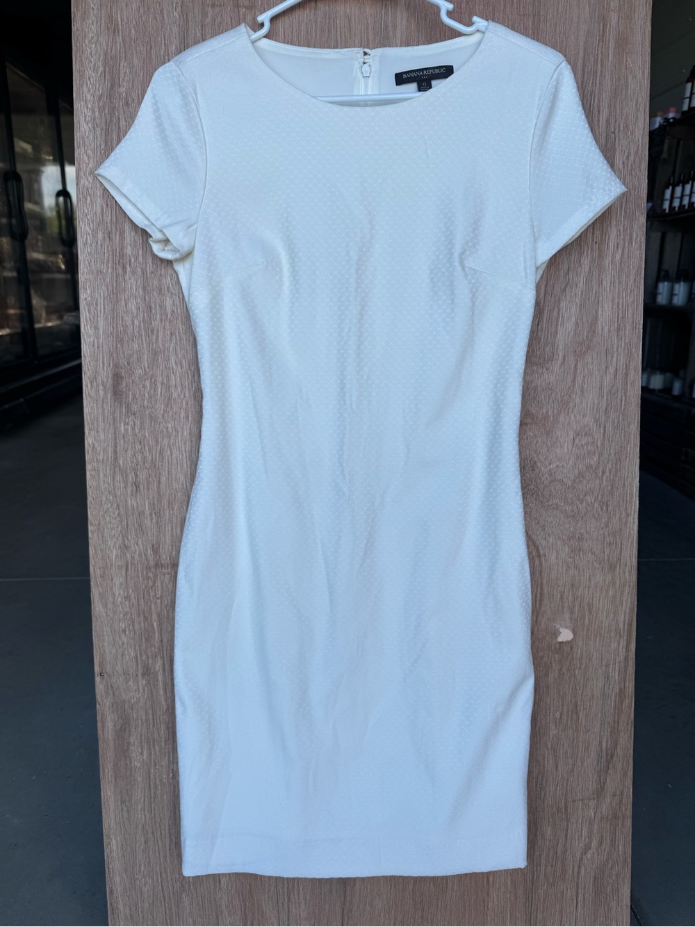 Banana Republic Cream Short Sleeve Sheath Dress